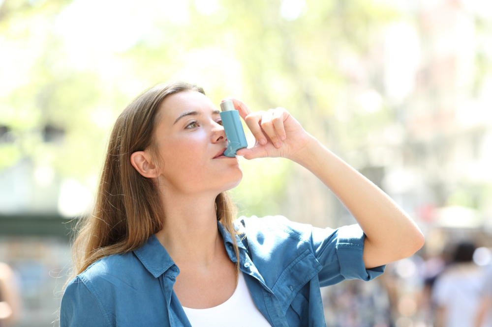 Persona con dificultad respiratoria por asma o EPOC